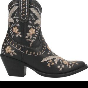 DINGO Prim Rose Black Boots
